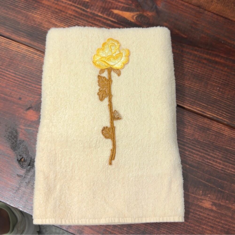 ZODIAC Vintage Butter Yellow Bath Towel with Flower Applique